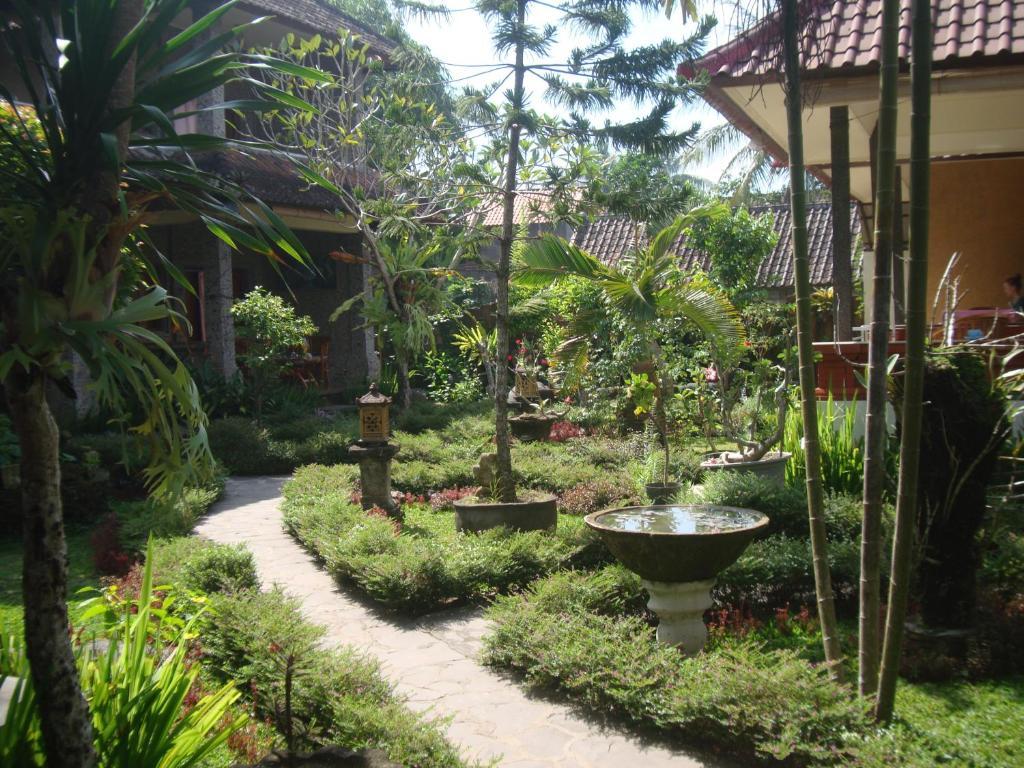 Gusti Home Stay Ubud Exterior foto