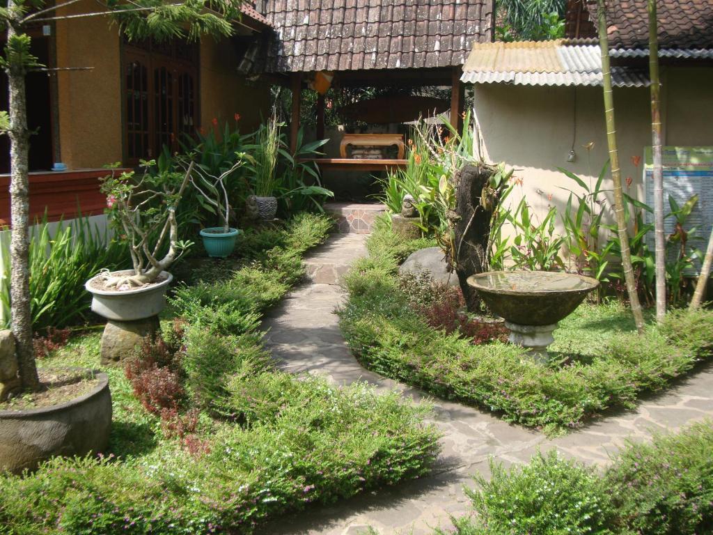Gusti Home Stay Ubud Exterior foto